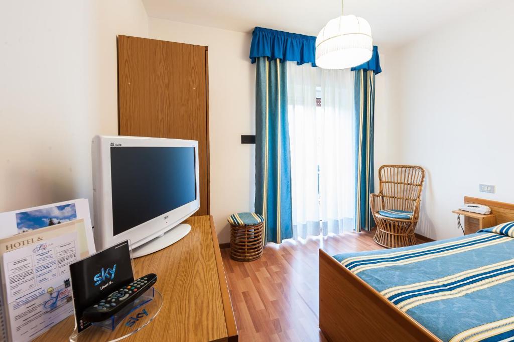 Hotel Al Sorriso Greenpark & Wellness Левико Терме Стая снимка